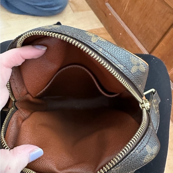 Louis Vuitton Camera Bag - Picture 5 of 7